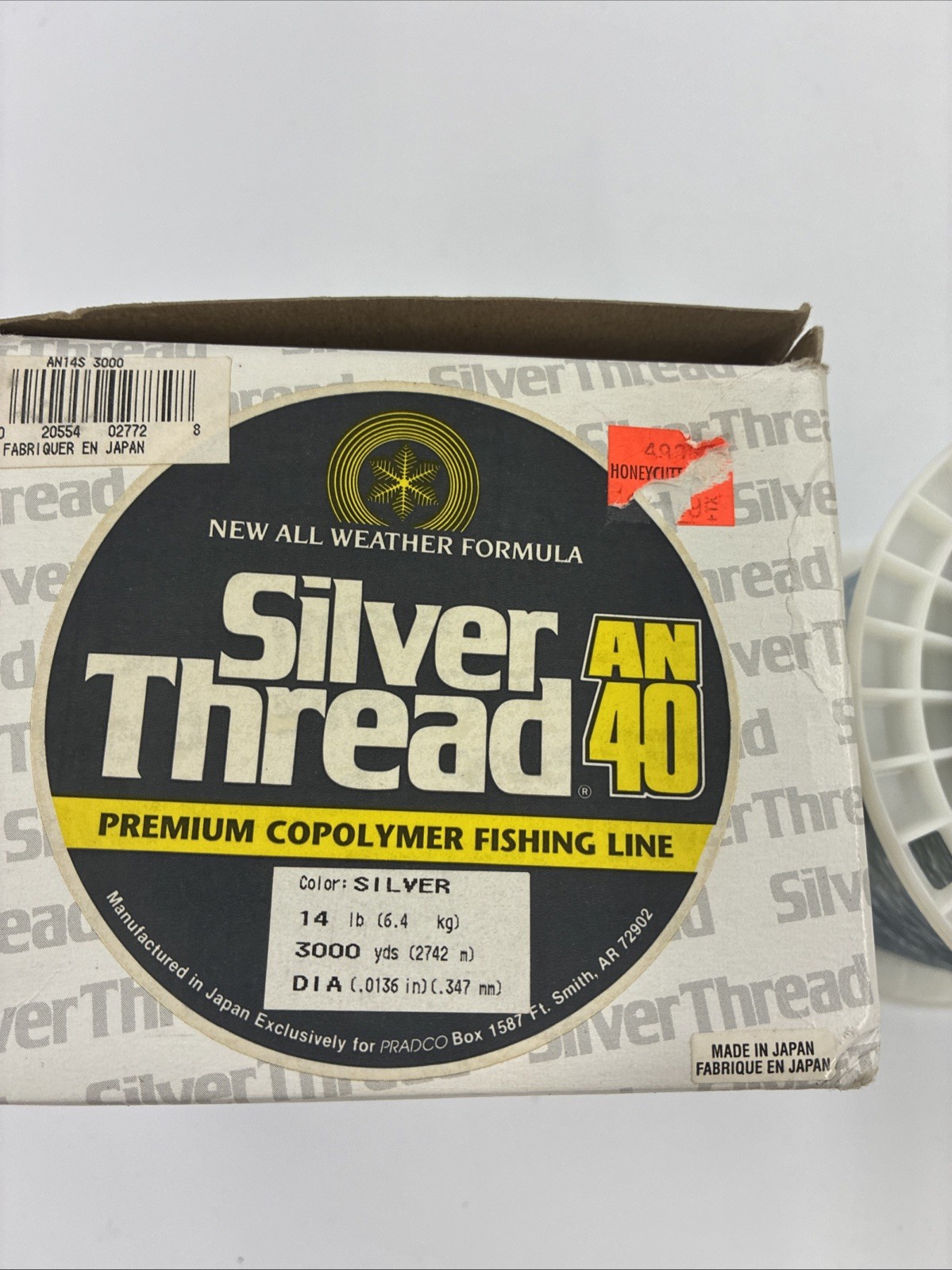 SILVER THREAD ( 3000 YARDS ) OF AN40 10-LB TEST BULK COPOLYMER LINE IN SILVER