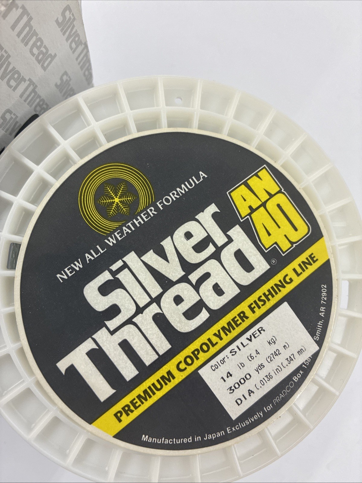 SILVER THREAD ( 3000 YARDS ) OF AN40 10-LB TEST BULK COPOLYMER LINE IN SILVER